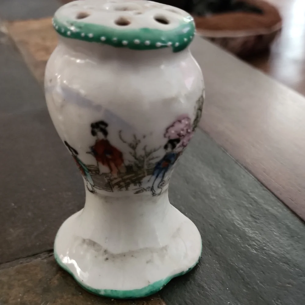 Elegant Green and White Ceramic Hat Pin Holder